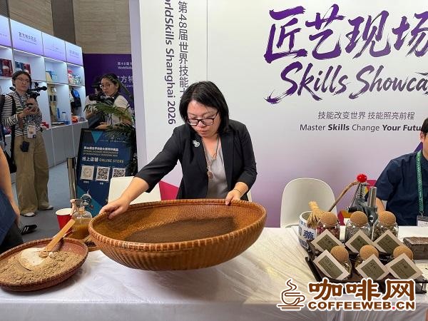 胡庆余堂亮相世界技能大赛，把中医药戴上身、泡进咖啡